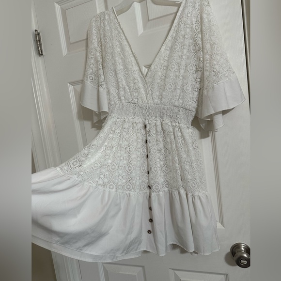 Dresses & Skirts - Elegant White Lace Dress